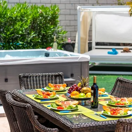 Torviscas Sunset Villa 4 Rooms With Air-Conditioning & Private Jacuzzi アデヘ